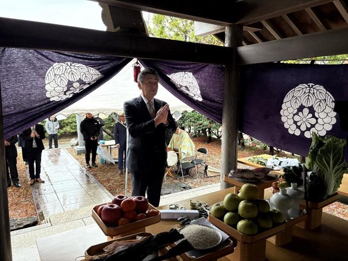 玉串を捧げる、JA全農とっとり 尾崎県本部長の内容を表示