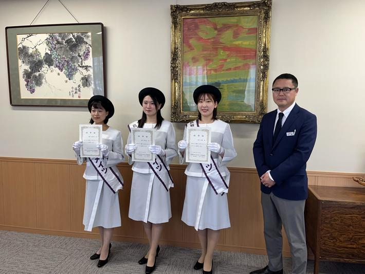 本年のわかとりメイツと小里県本部長の内容を表示
