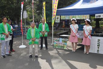 啓発活動を前にあいさつする梶原県本部長の内容を表示