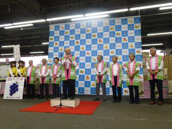 大阪中央卸売市場でのトップセールスのようすの内容を表示