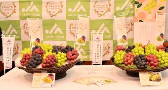 県産ブドウの展示コーナーの内容を表示