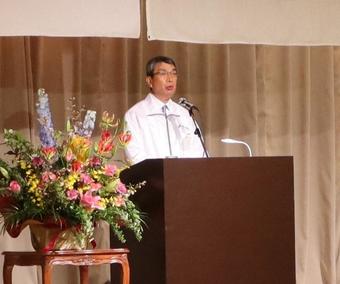 あいさつする野口理事長の内容を表示